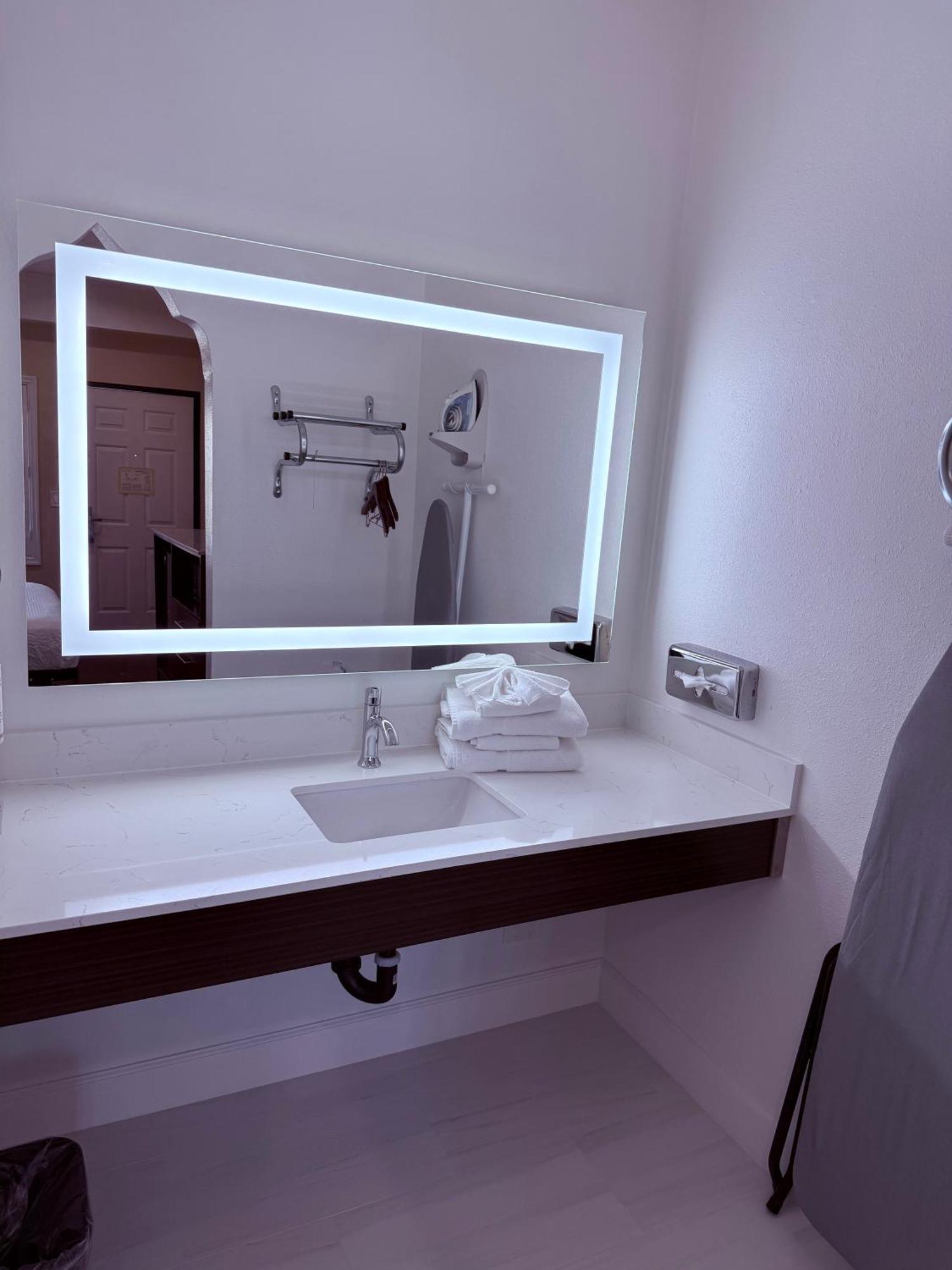 Travelodge By Wyndham Harbor City Los Angeles Buitenkant foto